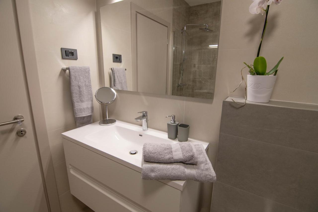Luxury Apartment Faro With Sea View And Swimming Pool プレマントゥーラ エクステリア 写真